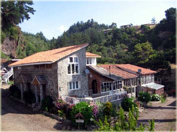 Hotel de Piedra entre Pelluhue y Curanipe